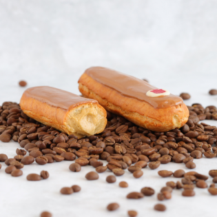 Eclair Tropézien au café