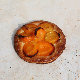 Apricot puff pastry